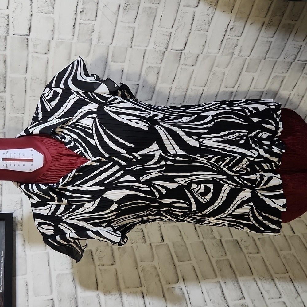 Essentials SZ L Buttondown Shortsleeve Blouse